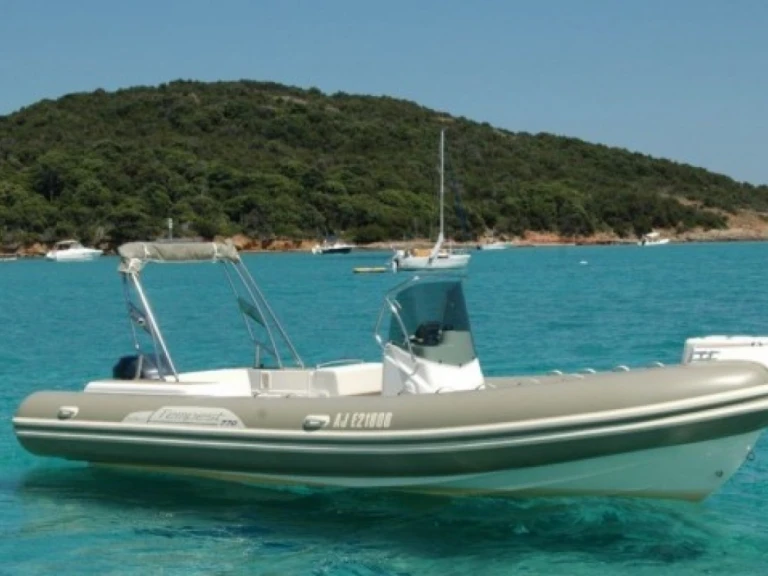 Pronajmout si Capelli Tempest 770 v Portigliolo