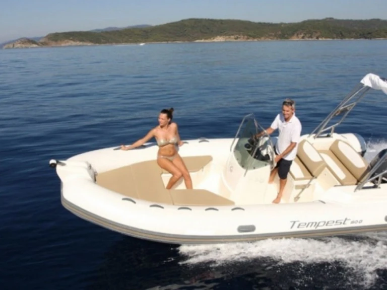 Pronájem Polotuhá loď v Portigliolo -Capelli Tempest 600