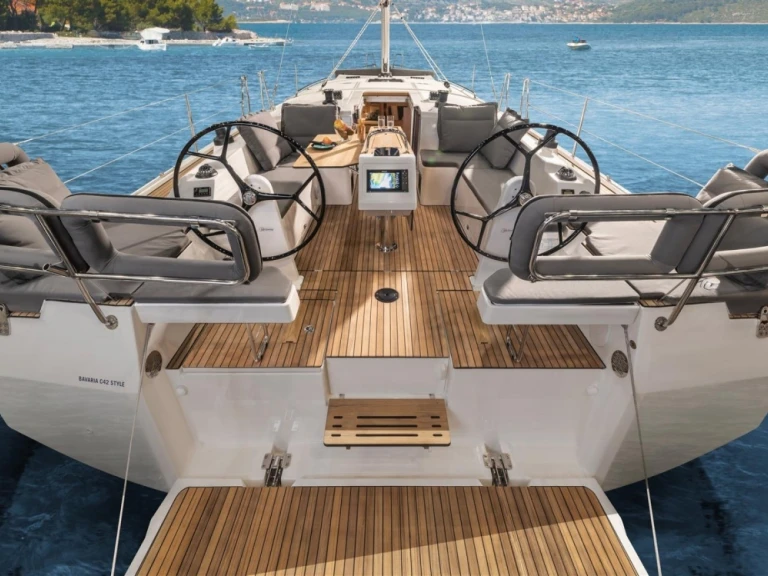 Bavaria Bavaria C42 jednotlivci a charterové společnosti v Ouistreham