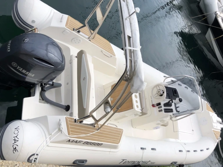 Pronájem Polotuhá loď Capelli s licencí