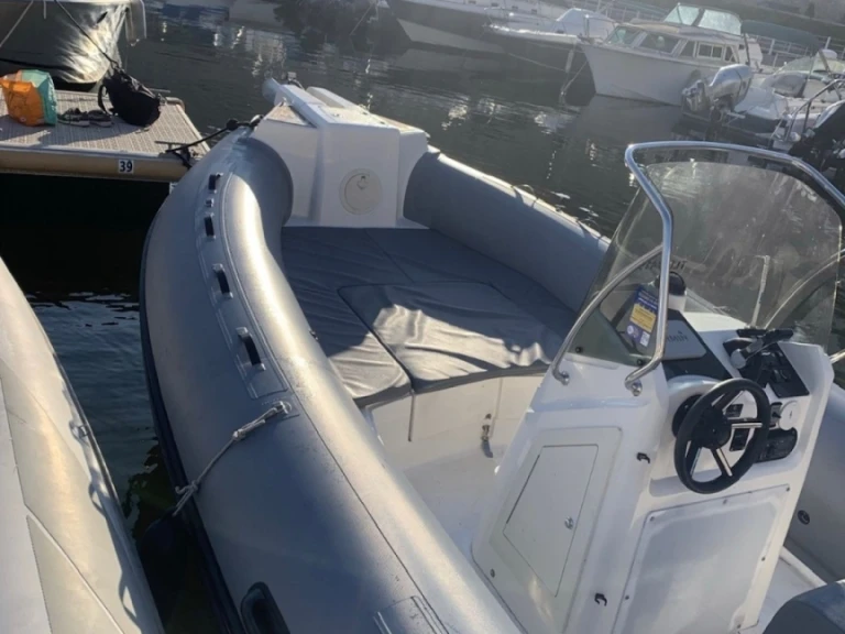 Pronajmout si Quicksilver Activ 605 Sundeck v Marseille