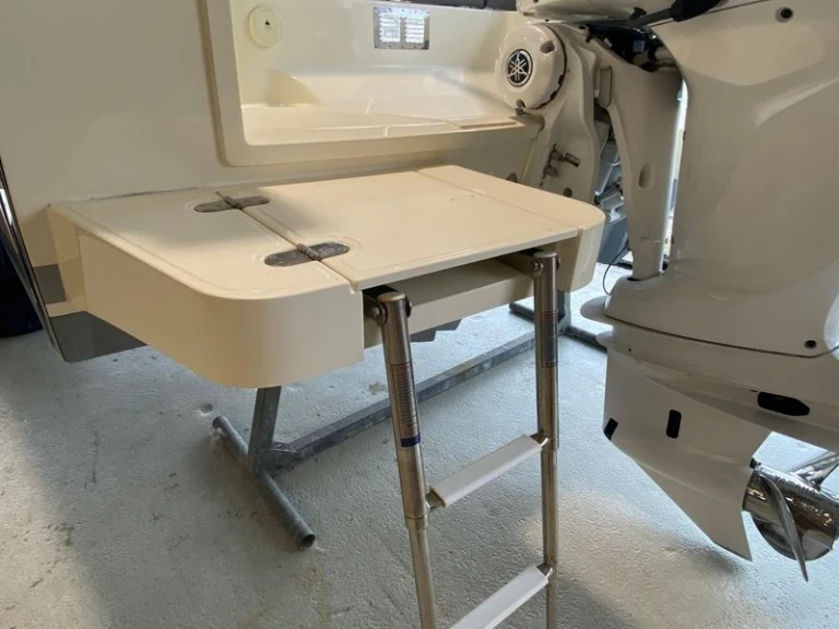 Rhea RHEA 27 jednotlivci a charterové společnosti v Lège-Cap-Ferret