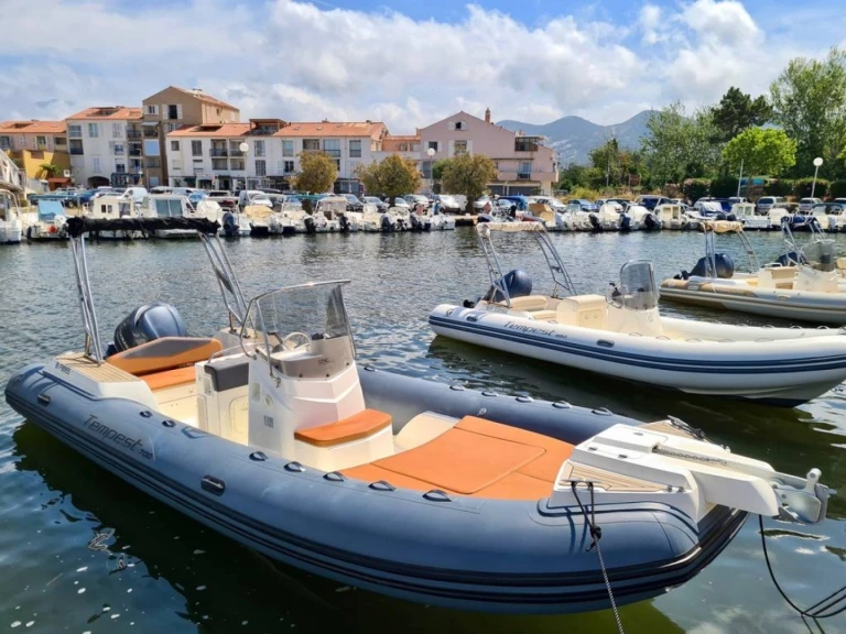 Pronajmout si Capelli Tempest 700 v Saint-Florent