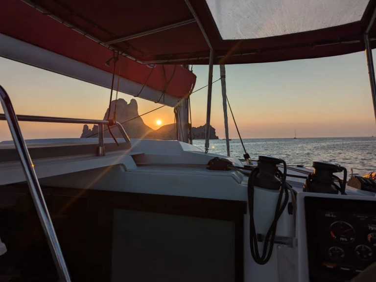 Fountaine Pajot Astrea 42 jednotlivci a charterové společnosti v Sant Antoni de Portmany