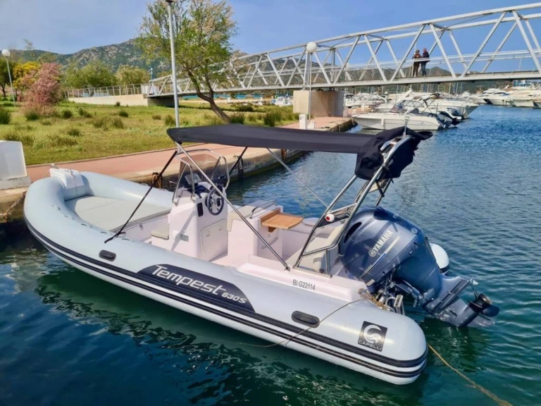 Pronajmout si Capelli Tempest 630 v Saint-Florent