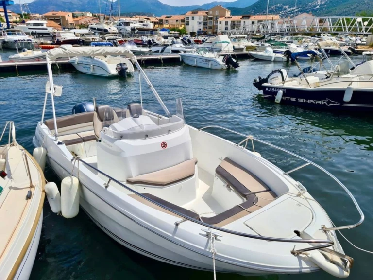 Pronájem lodi Jeanneau Cap Camarat 6.5 Style v Saint-Florent na Samboatu