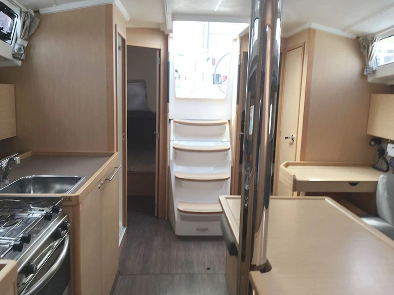 Pronájem lodi Cambrils lákavé ceny Oceanis 38.1