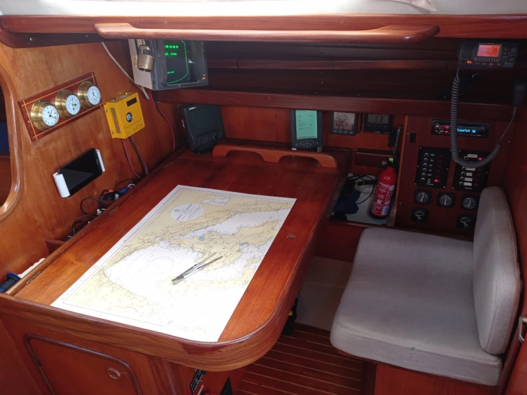 Bénéteau First 42 jednotlivci a charterové společnosti v Marina Izola