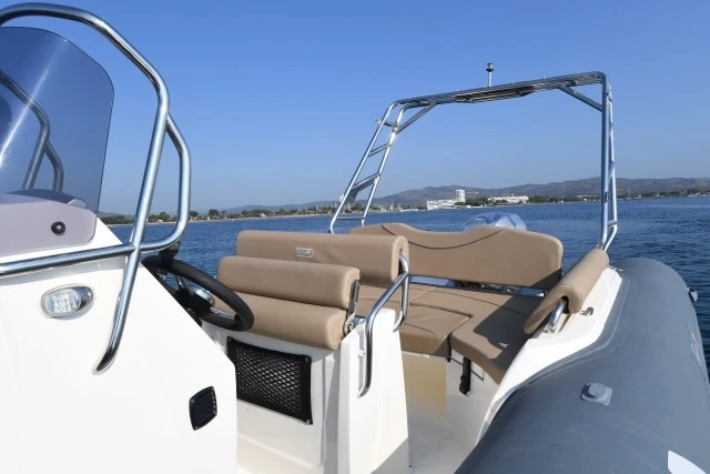 Bwa BWA 22 GTO jednotlivci a charterové společnosti v La Trinité-sur-Mer
