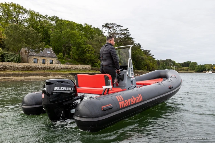 Pronájem Polotuhá loď v La Trinité-sur-Mer -Marshall MARSHALL M2