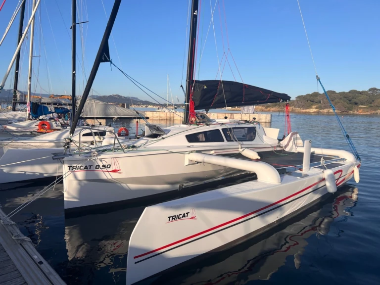 Tricat TRICAT 8.50 jednotlivci a charterové společnosti v La Trinité-sur-Mer