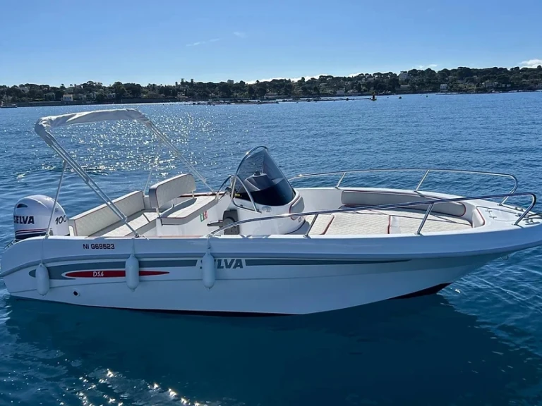 Motorová loď k pronájmu v Antibes za nejlepší cenu