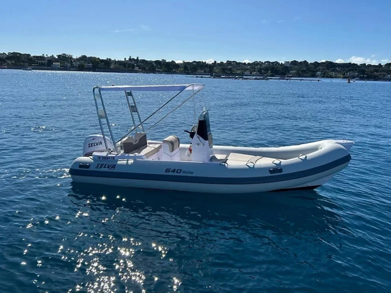 Selva Selva 540 Stile jednotlivci a charterové společnosti v Antibes