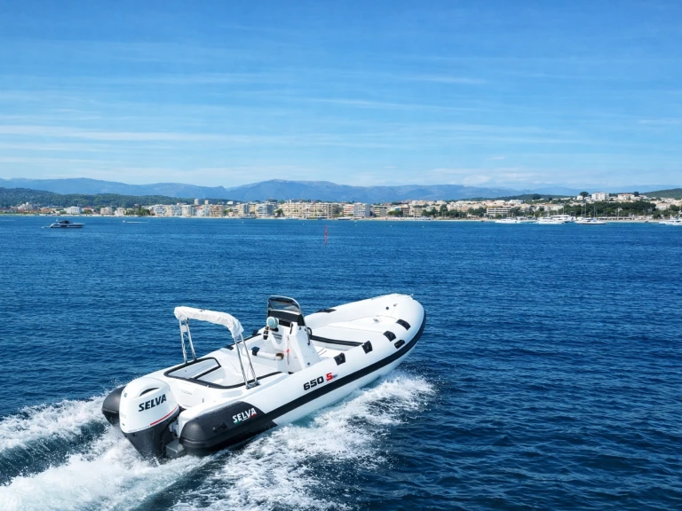 Pronájem Polotuhá loď v Antibes -Selva Selva D650 Family