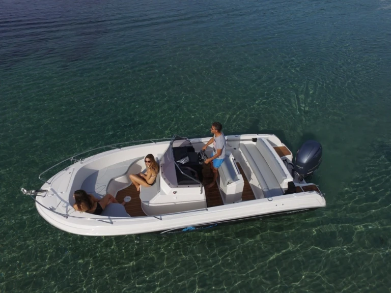 Pacific Craft Pacific Craft 670 Open Trendy jednotlivci a charterové společnosti v Piraillan