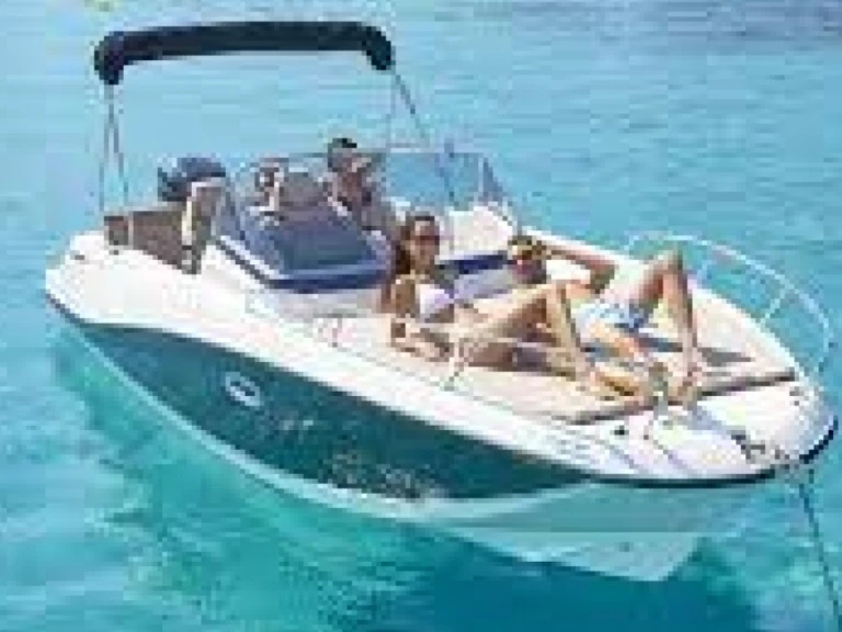 Pronájem lodi Quicksilver Activ 675 Open Sport v Port Grimaud na Samboatu