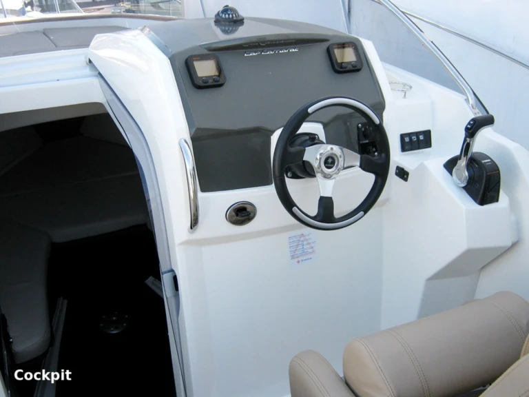 Pronájem Motorová loď Quicksilver s licencí