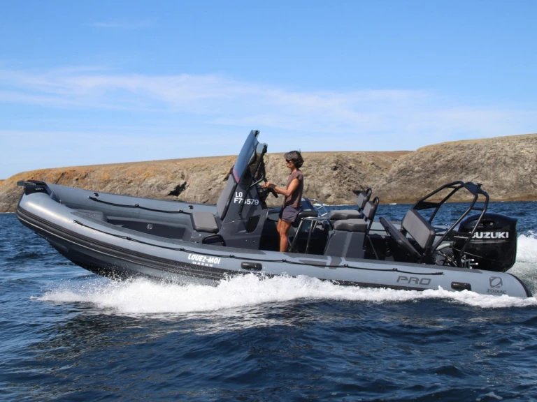 Zodiac Pro 7 jednotlivci a charterové společnosti v Port-Louis