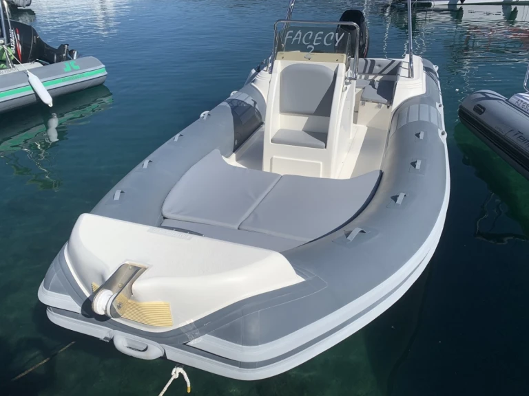 Pronájem lodi Propriano lákavé ceny Nautica Led 680