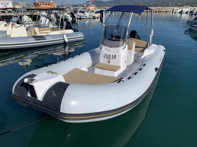 Pronájem Polotuhá loď Capelli s licencí