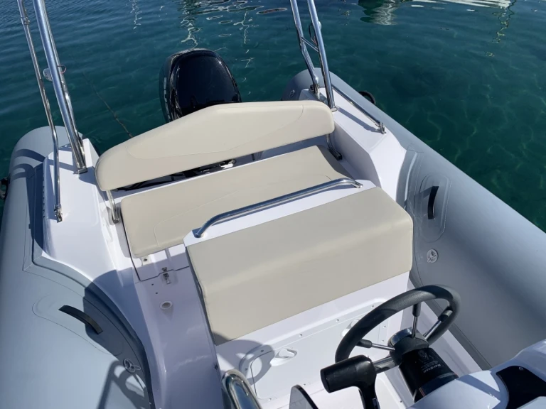 Pronájem lodi Propriano lákavé ceny Capelli 570 Luxe