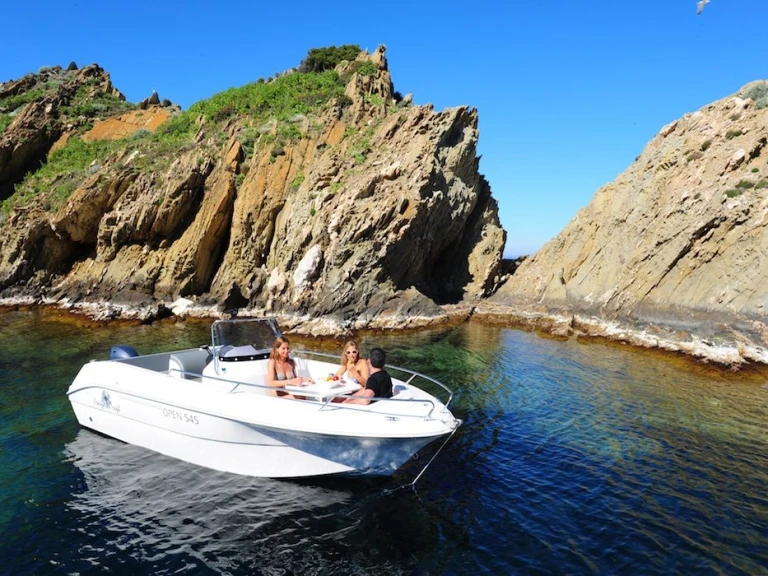 Pronajmout si Pacific Craft 545 open v Sète