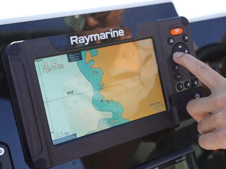 Pronájem Polotuhá loď v Propriano -Zodiac MEDLINE 750