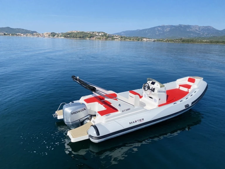 Master Master 699 jednotlivci a charterové společnosti v Porto-Vecchio