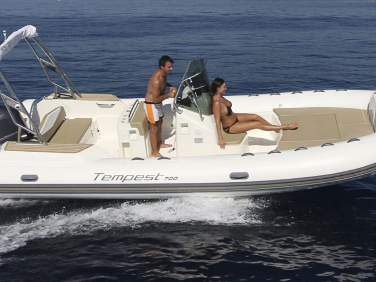 Pronajmout si Capelli Tempest 700 v Porto-Vecchio