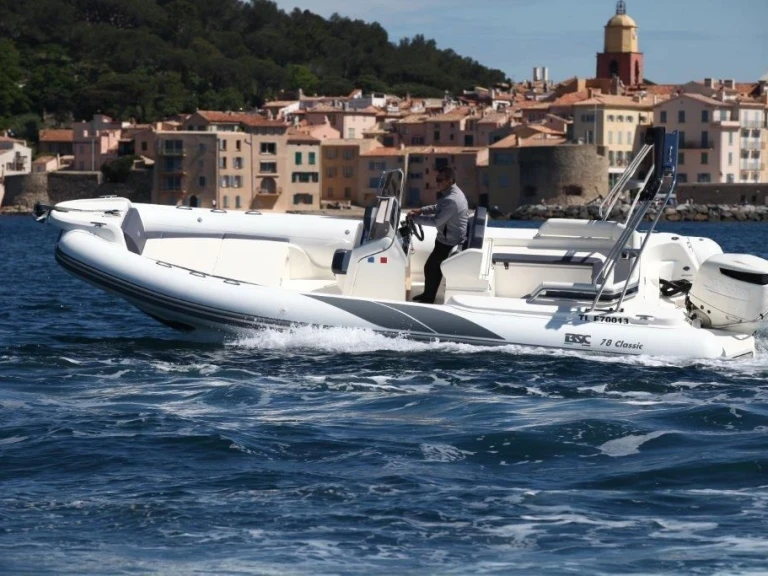 Pronajmout Polotuhá loď se skipperem či ne Bsc v Cogolin