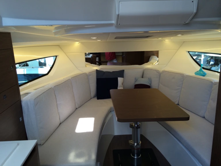 Pronájem Motorová loď v Cogolin -Jeanneau Cap Camarat 10.5 WA