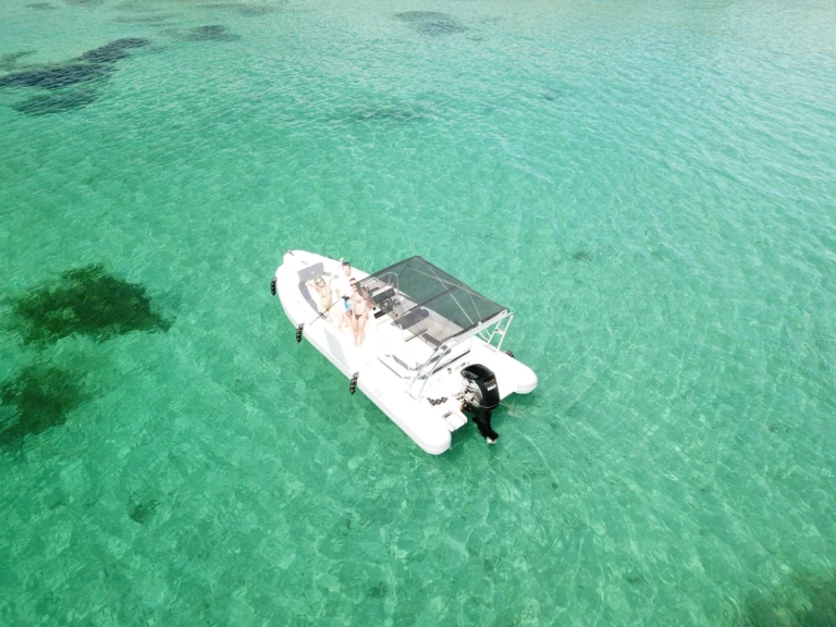 Pronájem Polotuhá loď v Cogolin -Bsc 65 Classic