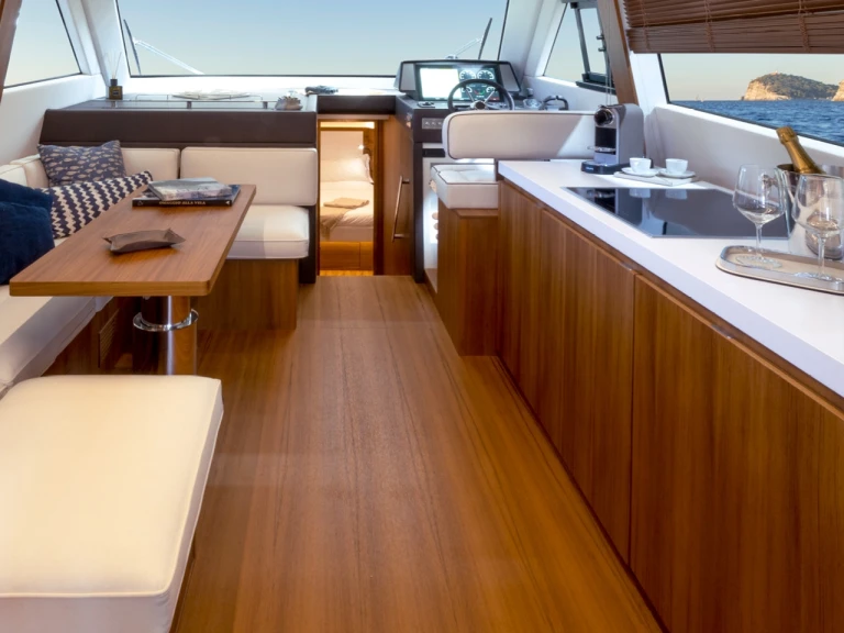 Solaris Solaris 47 jednotlivci a charterové společnosti v Beaulieu-sur-Mer