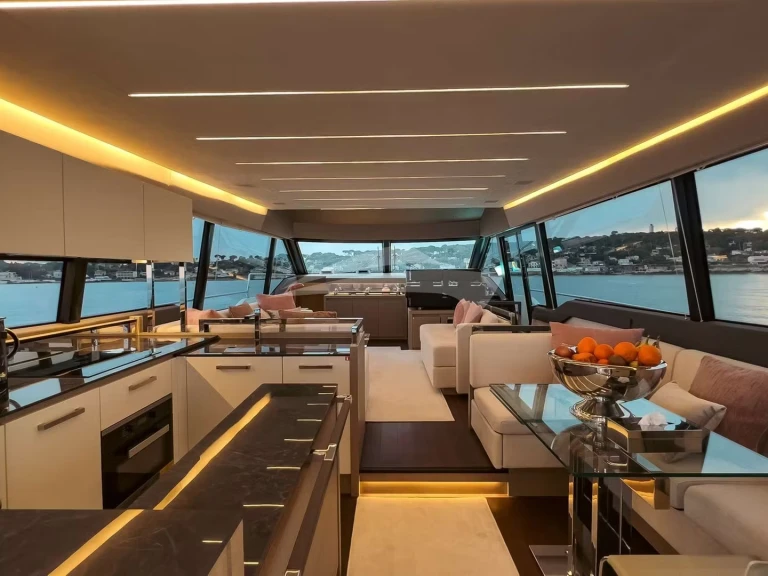 Pronajmout si Prestige Prestige 680 v Antibes