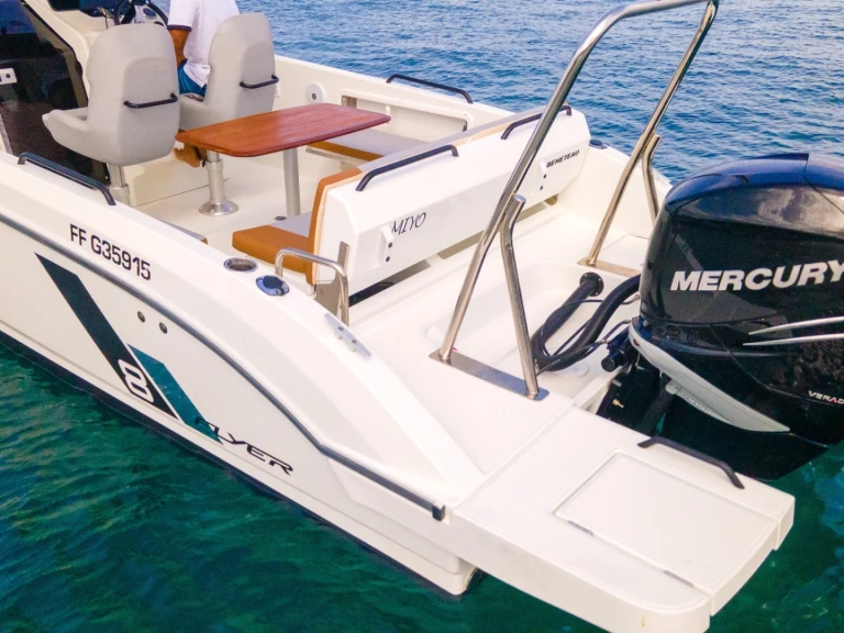 Pronajmout si Bénéteau Flyer 8 v Case-Pilote