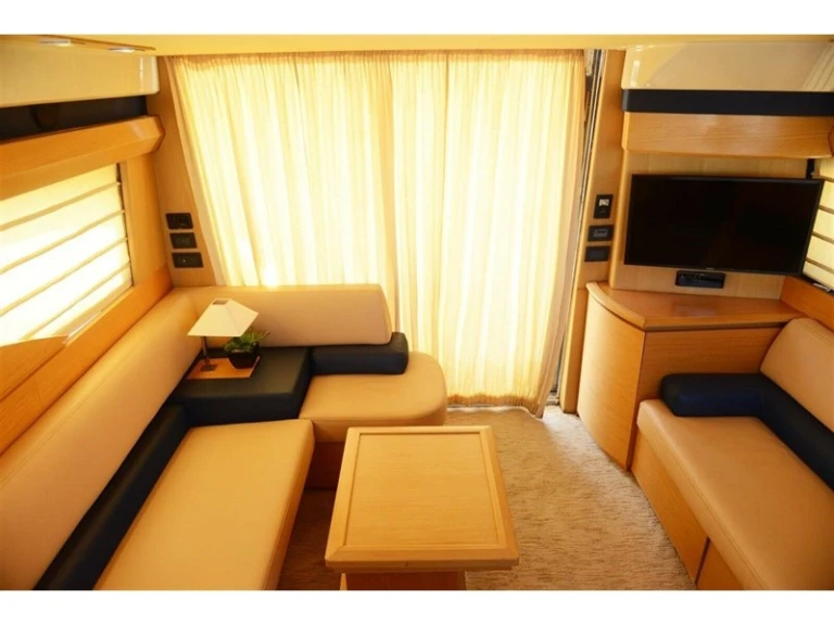 Pronájem lodi Gouvia lákavé ceny Azimut 43 Fly