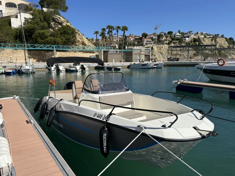 Pronajmout si Quicksilver Activ 605 Open v Calp / Calpe