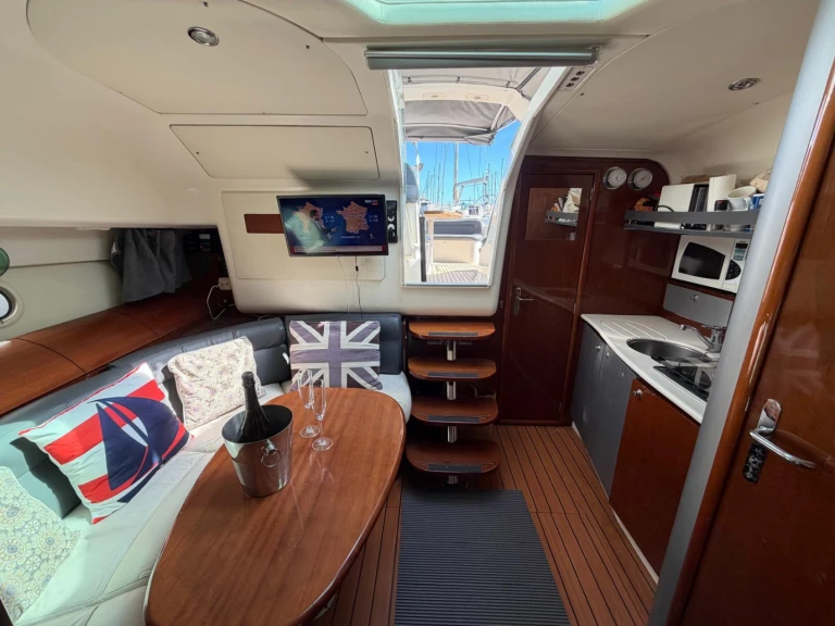 Pronájem lodi Jeanneau Prestige 34 Open v Beaulieu-sur-Mer na Samboatu