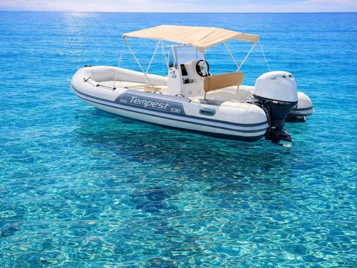 Pronajmout si Capelli Tempest 530 v Arbatax