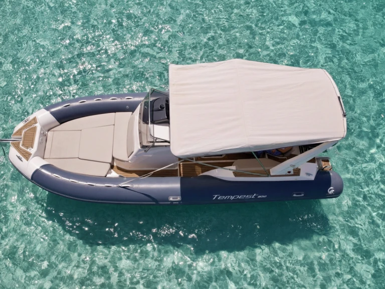 Pronajmout si Capelli Tempest 800 v Marina Botafoch