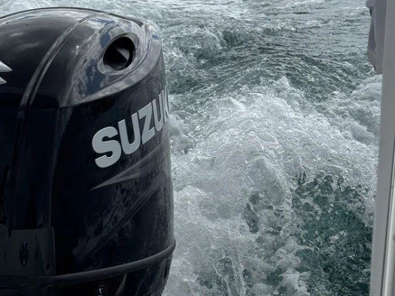 Polotuhá loď k pronájmu v Tal-Pietà za nejlepší cenu