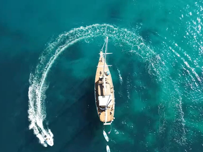 Pronájem jachty v Svět -Jongert 22D na Samboatu