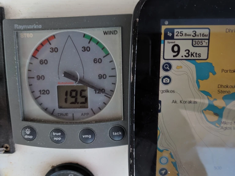 Pronájem lodi Bénéteau Oceanis 411 Clipper v Alimos na Samboatu