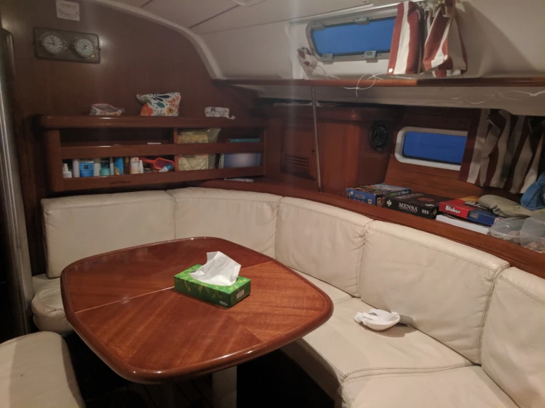 Plachetnice k pronájmu v Alimos za nejlepší cenu