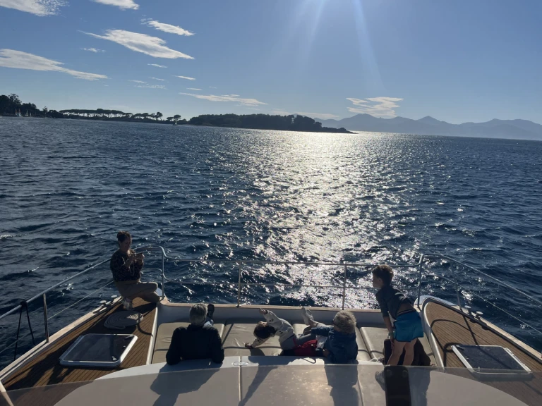 Katamarán k pronájmu v Nice Port za nejlepší cenu