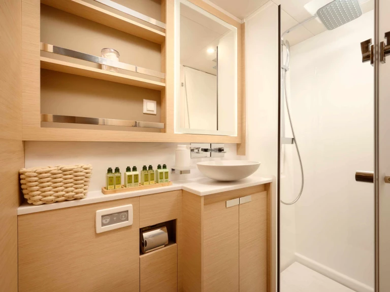 Pronajmout Katamarán se skipperem či ne Fountaine Pajot v Trogir