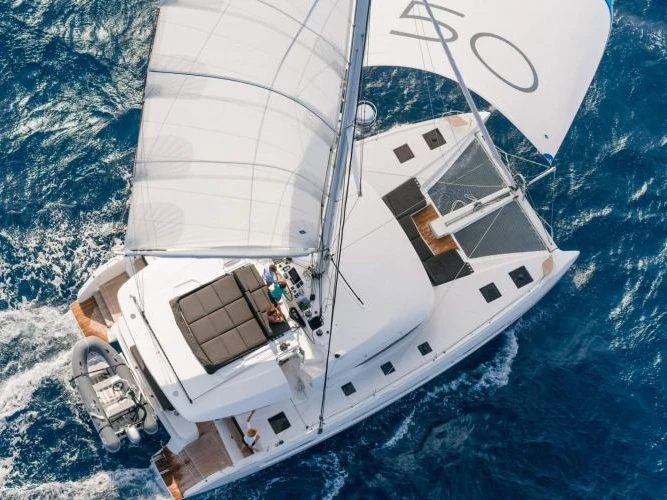 Pronajmout Katamarán se skipperem či ne Lagoon v Atény