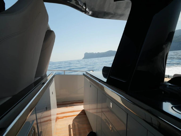 Pronájem Motorová loď Sacs s licencí