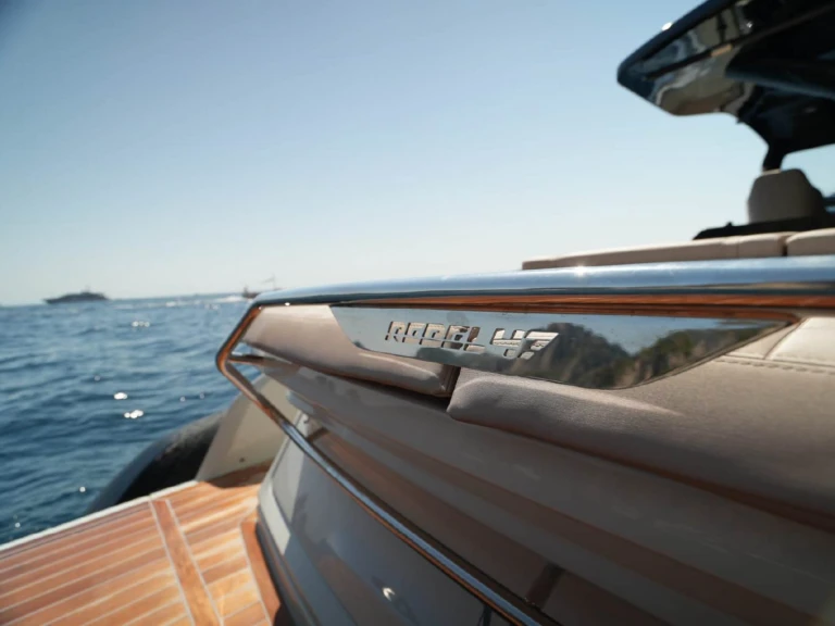 Motorová loď k pronájmu v Torre Annunziata za nejlepší cenu