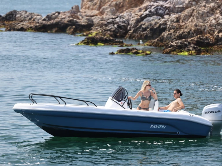 Ranieri Shark 19 jednotlivci a charterové společnosti v Lignano Sabbiadoro
